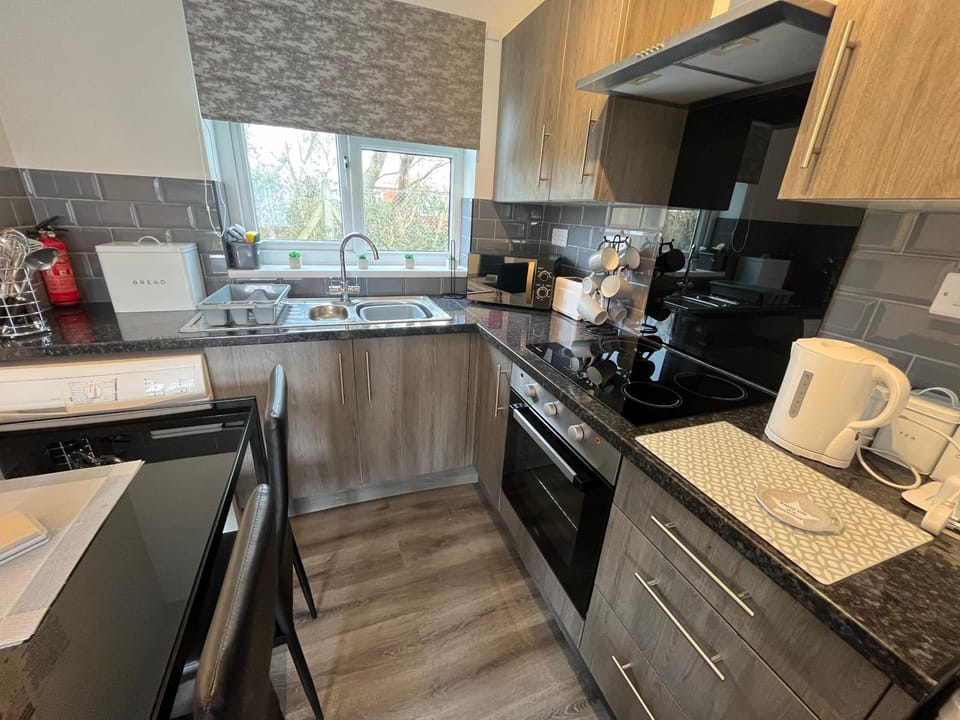 140, Three bed two storey chalet on Bermuda holiday park, Hemsby - Sleeps 6 on a pet free site - entertainment onsite and close by Chalet in Hemsby