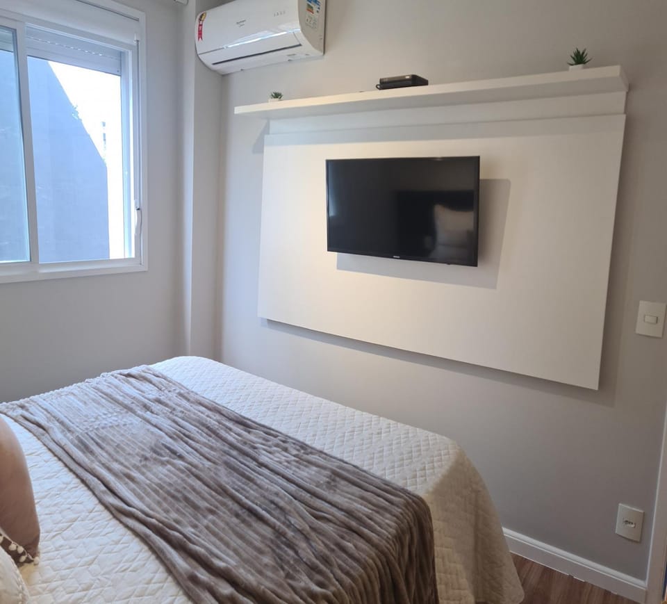Bed, TV and multimedia, Photo of the whole room, Bedroom, air conditioner
