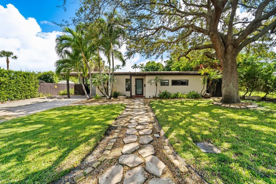 7 Minutes to Beach Saltwater Pool Open Floor Plan House in Fort Lauderdale