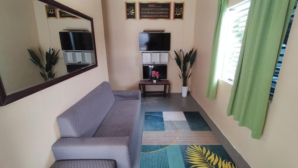 TV and multimedia, Living room, Seating area, Evening entertainment