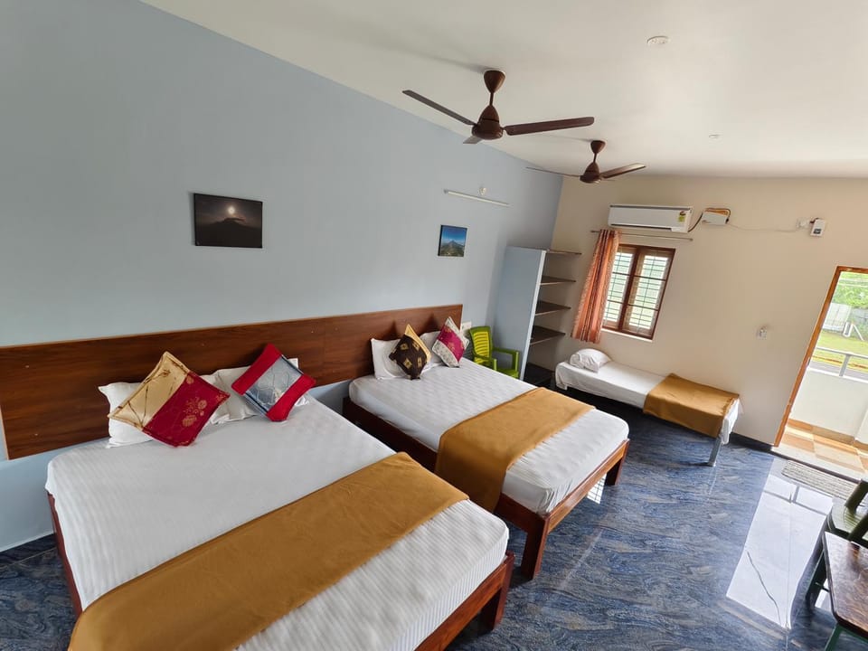 Photo of the whole room, Bedroom, air conditioner