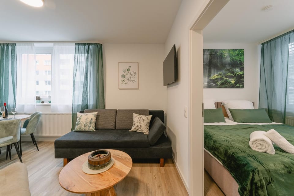 Bed, TV and multimedia, Living room, Seating area, Bedroom, towels