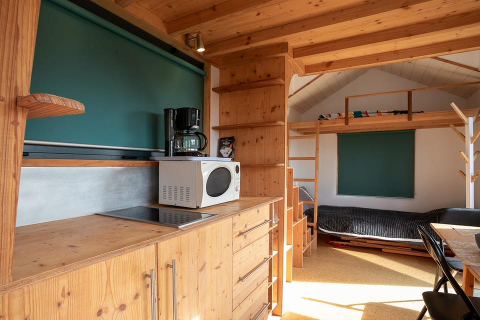 Property building, Kitchen or kitchenette, Living room