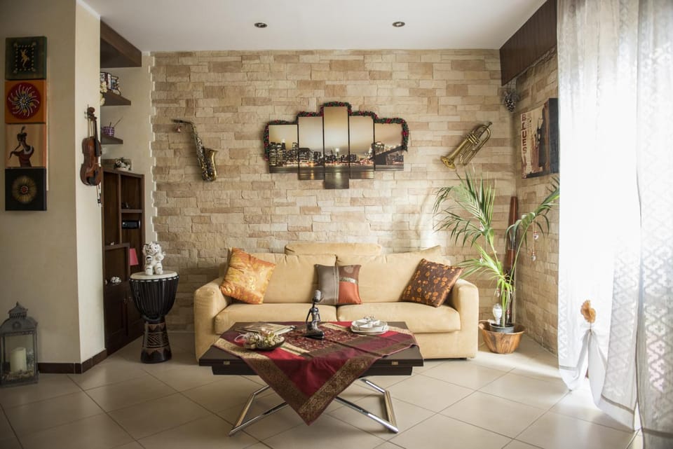 Communal lounge/ TV room, Lobby or reception