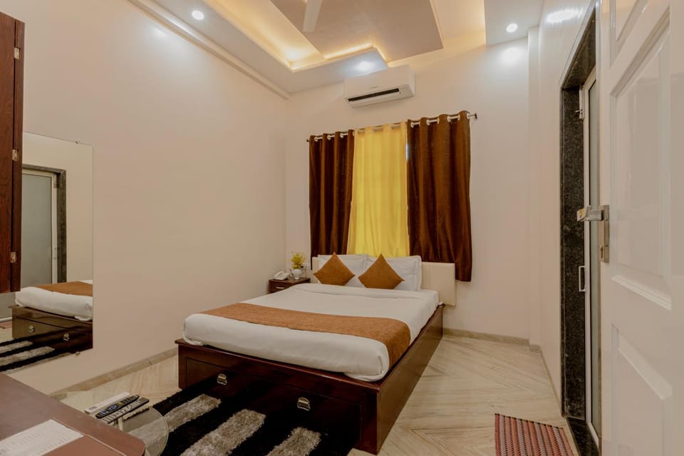 Bed, Photo of the whole room, air conditioner