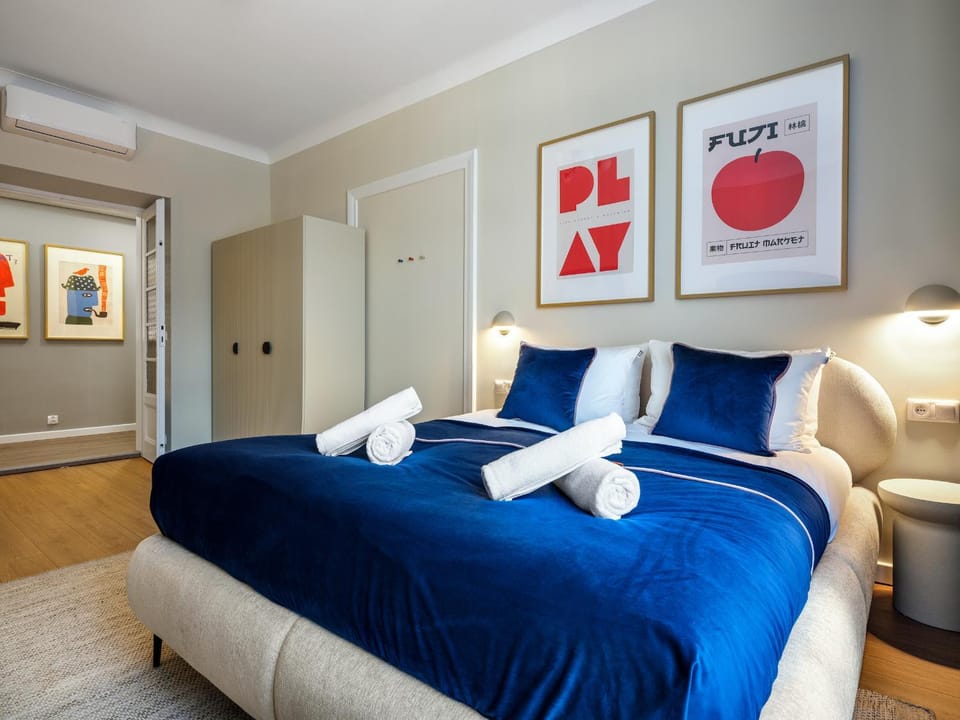 Bed, Photo of the whole room, Seating area, Bedroom, internet