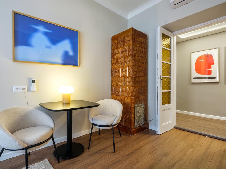 Decorative detail, Seating area, Bedroom, internet, air conditioner