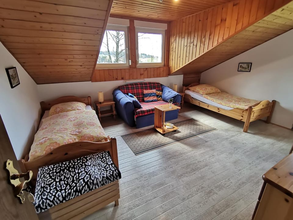 Bed, Photo of the whole room, Seating area, Bedroom