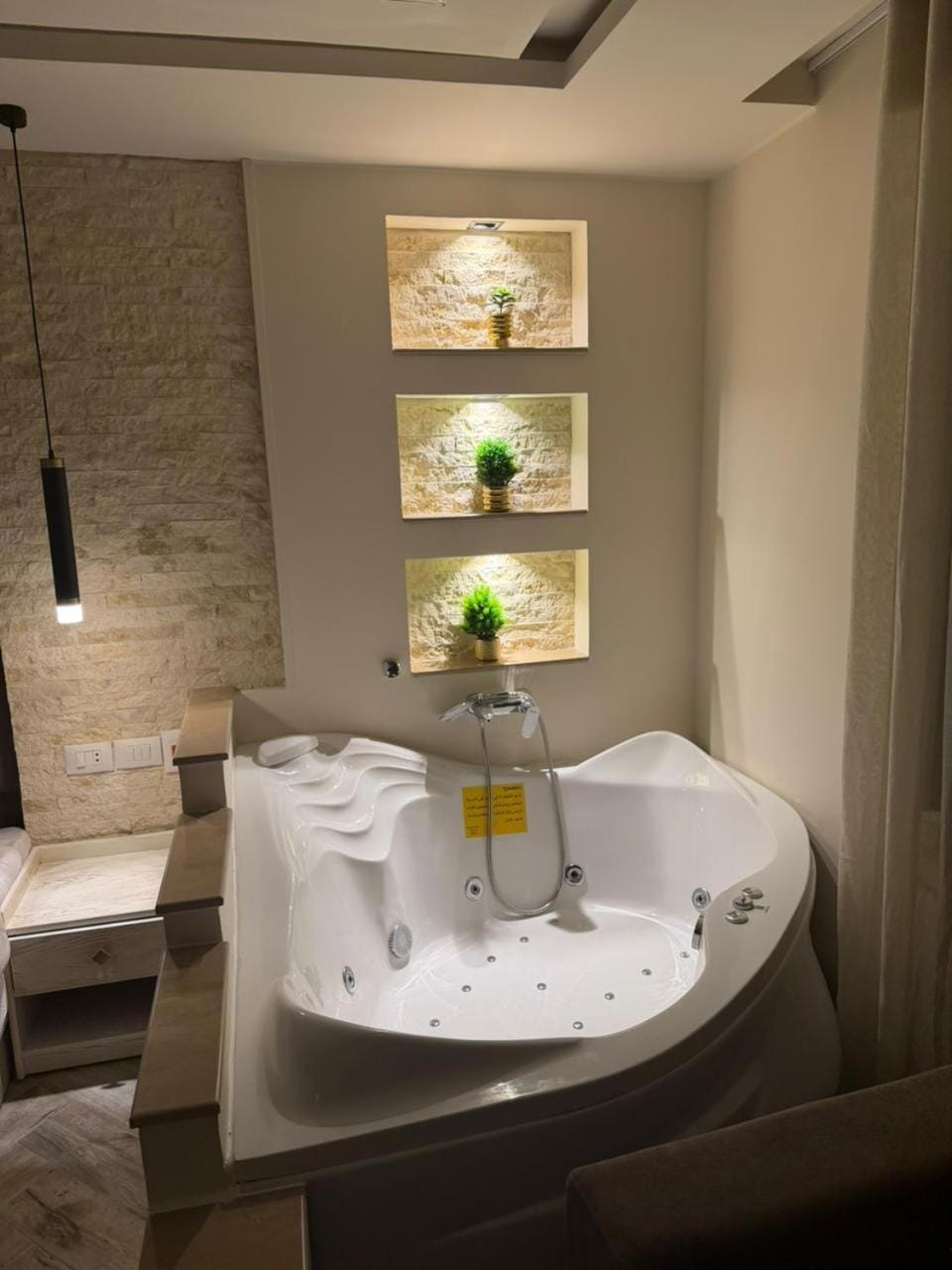 Hot Tub, Bathroom, Decorative detail, Bath, safe, towels, VIP, VIP