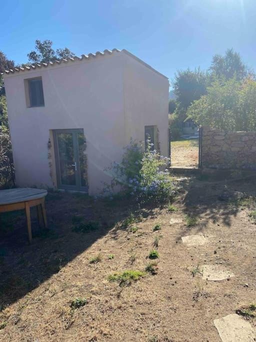 Rez de chaussée villa avec piscine Apartment in Piana