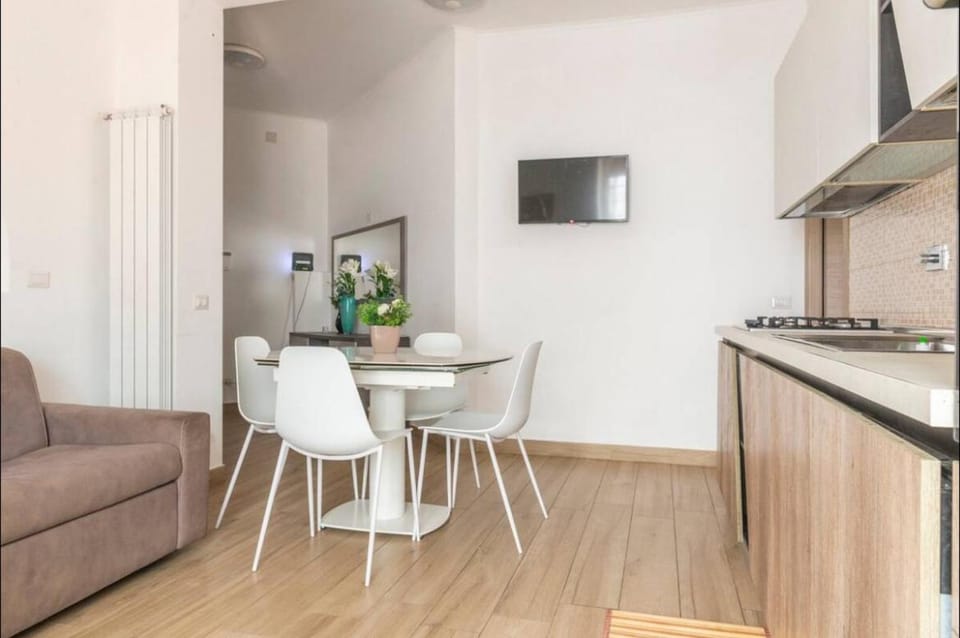 Large Garden Apartment in Rome