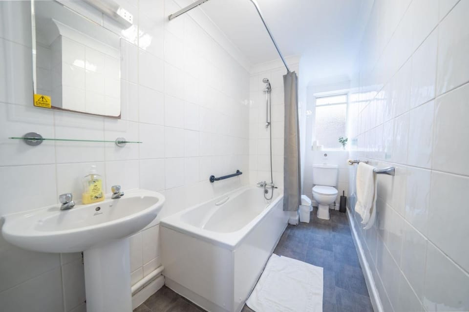 Lelola Lodge Hotel in Poole