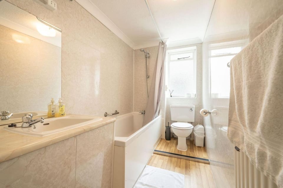 Lelola Lodge Hotel in Poole