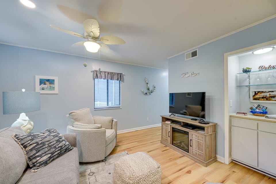 Walkable Calabash Condo w/ Pool Access! House in Carolina Shores