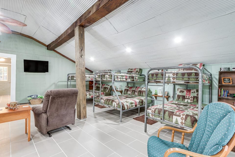Bunkhouse-Style Studio in Elkins Near ATV Trails! Apartment in Arkansas