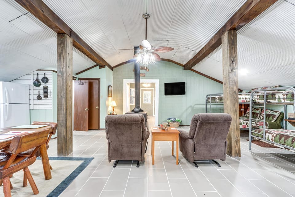 Bunkhouse-Style Studio in Elkins Near ATV Trails! Apartment in Arkansas