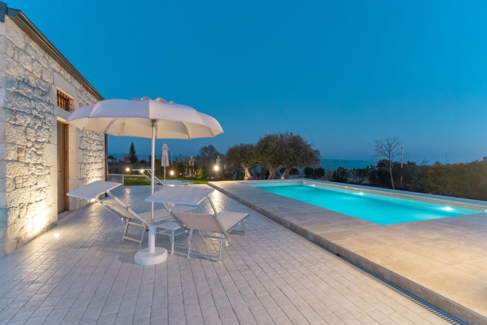 Swimming pool, sunbed