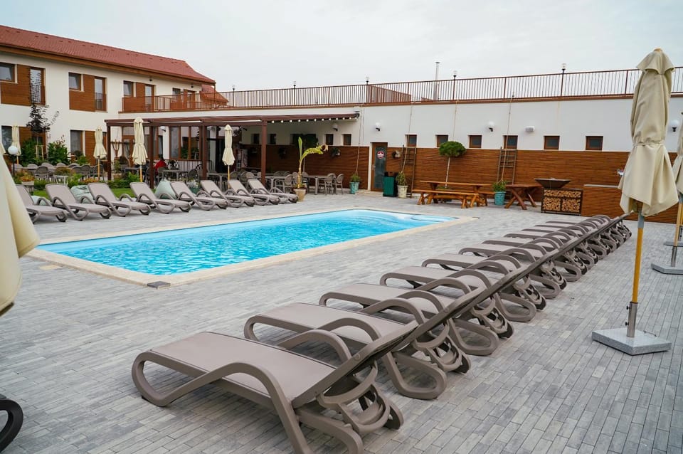 Swimming pool, sunbed