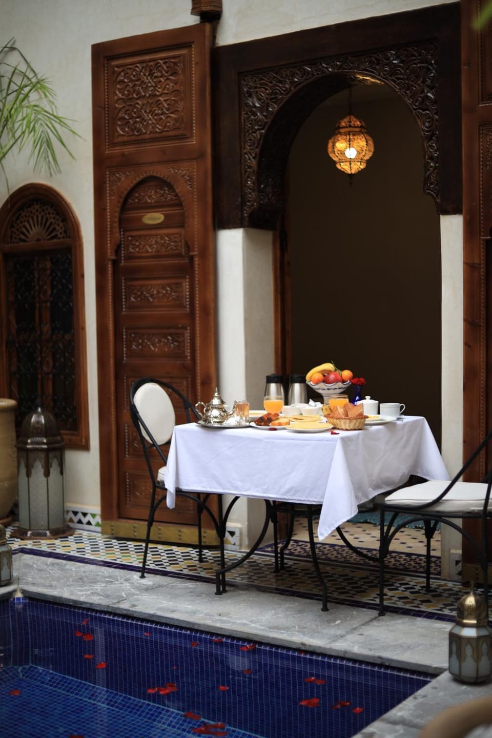Restaurant/places to eat, Restaurant/places to eat, Breakfast, Continental breakfast