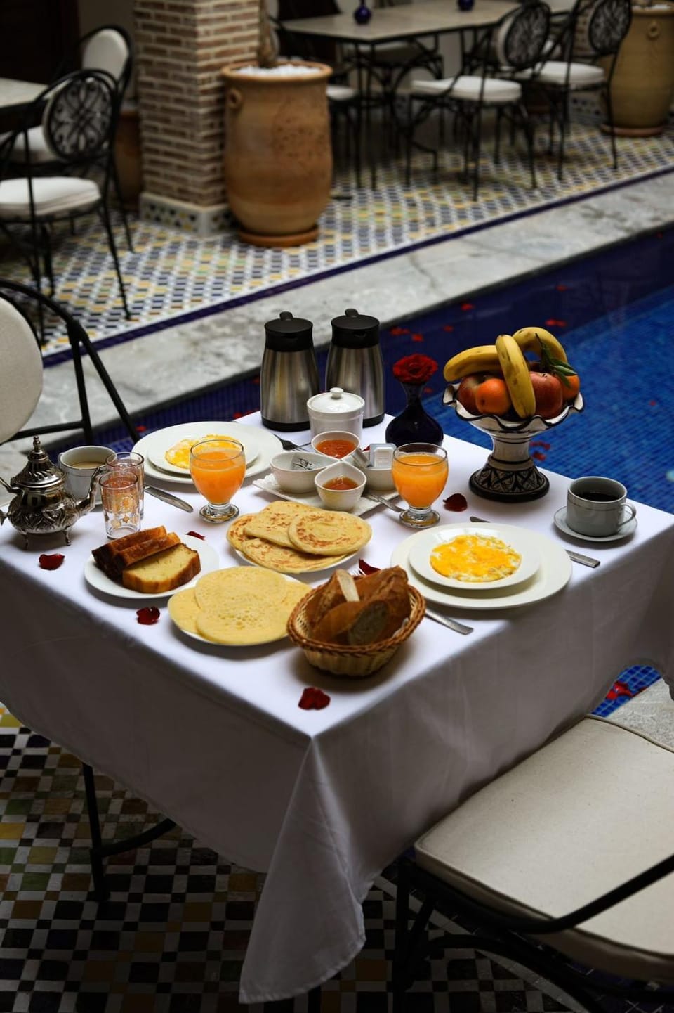 Restaurant/places to eat, Restaurant/places to eat, Breakfast, Buffet breakfast