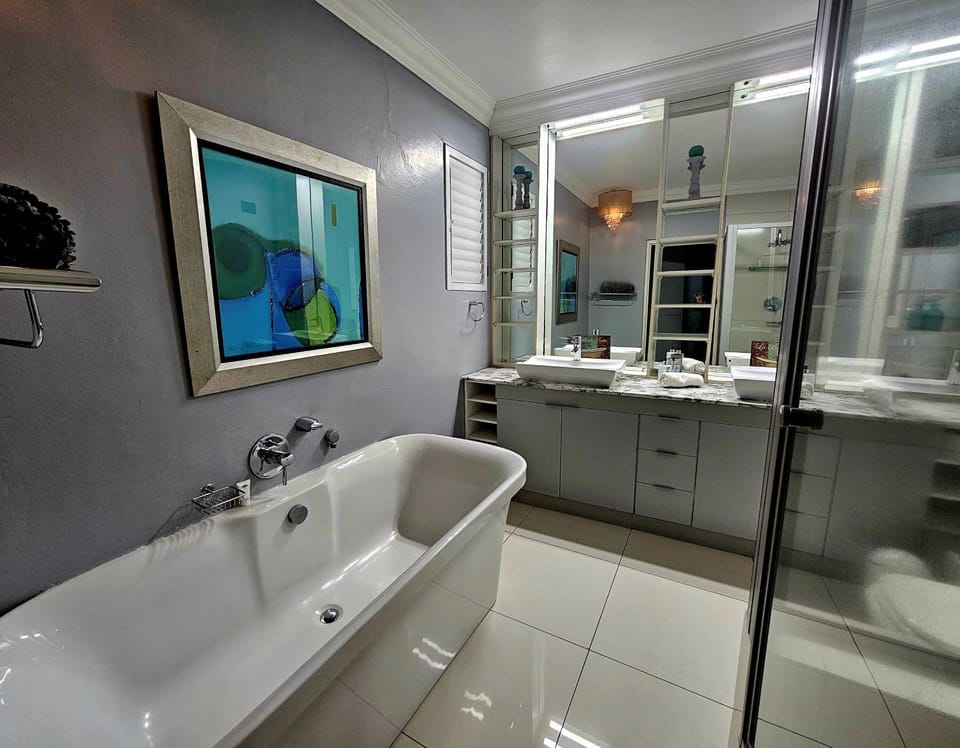 Shower, Toilet, Bathroom, Bath, towels