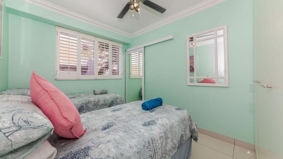 Shower, Toilet, Bed, Bathroom, Bedroom
