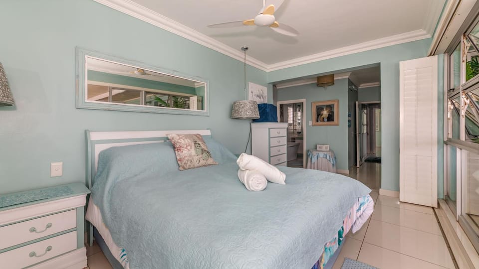 Shower, Bed, Bathroom, Bedroom, Bath, wardrobe, air conditioner