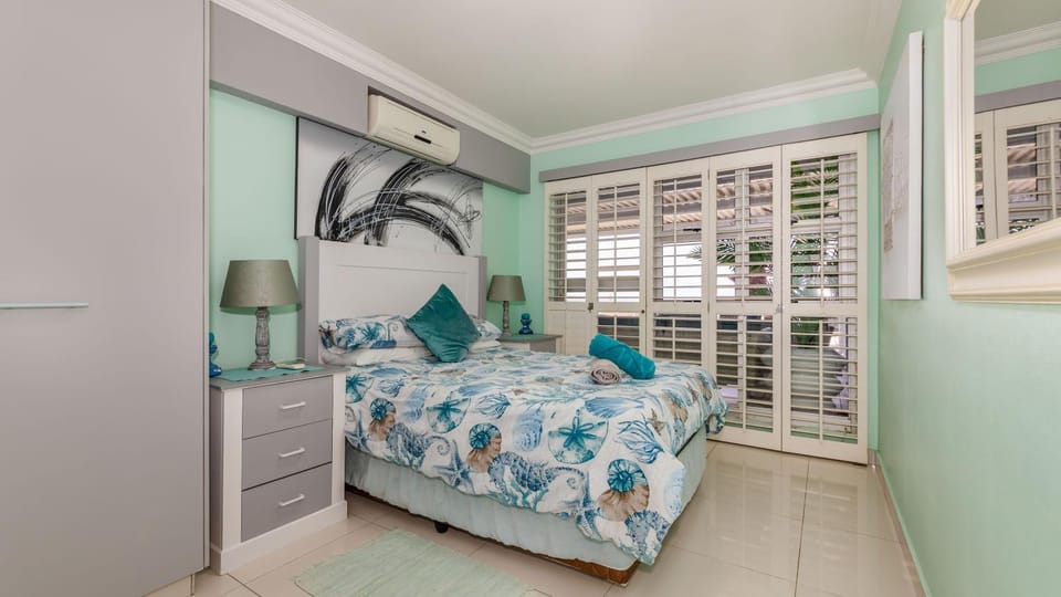 Bed, Balcony/Terrace, Bedroom, Sea view, wardrobe, air conditioner