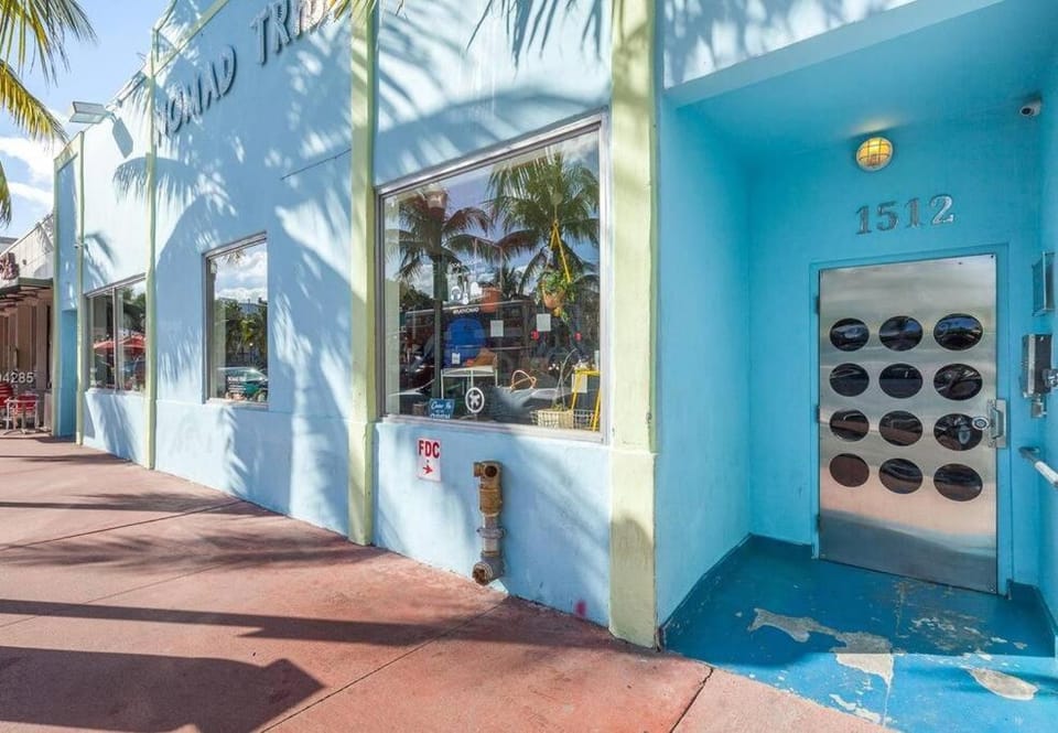1 Bedroom 5 minutes walk to Beach on Washington Ave Apartment in Flamingo Lummus