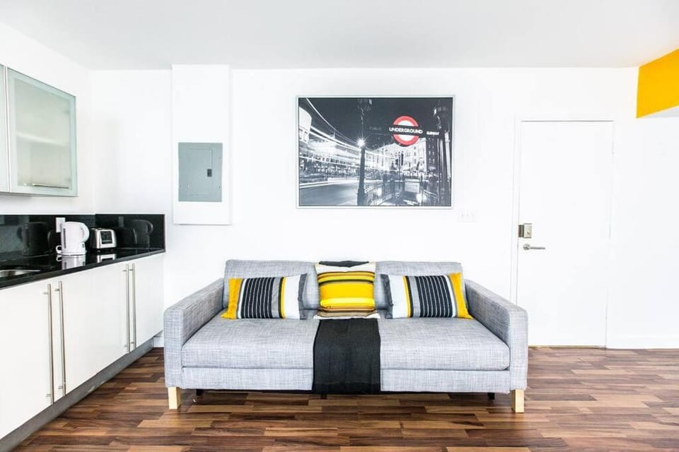 1 Bedroom 5 minutes walk to Beach on Washington Ave Apartment in Flamingo Lummus