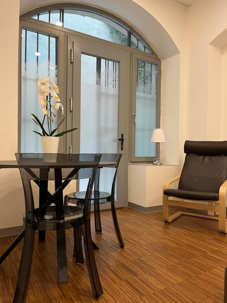 Seating area, Dining area, Lunch