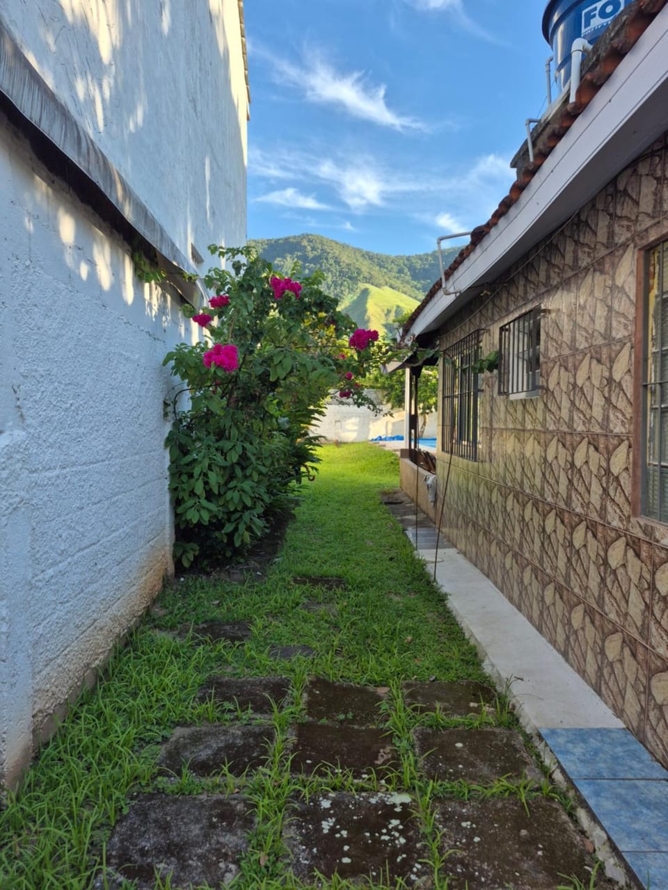 Casa com piscina perto da praia House in São Sebastião