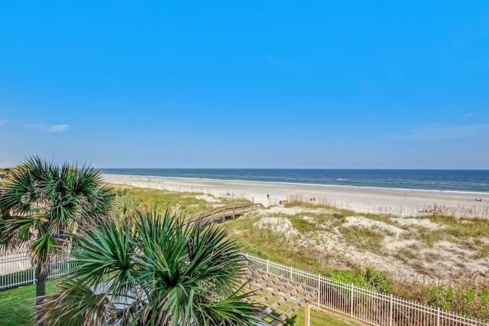 Oceanfront Pool and Quiet House in Jacksonville Beach