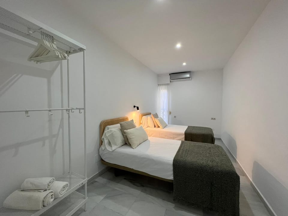 Bedroom, towels, air conditioner