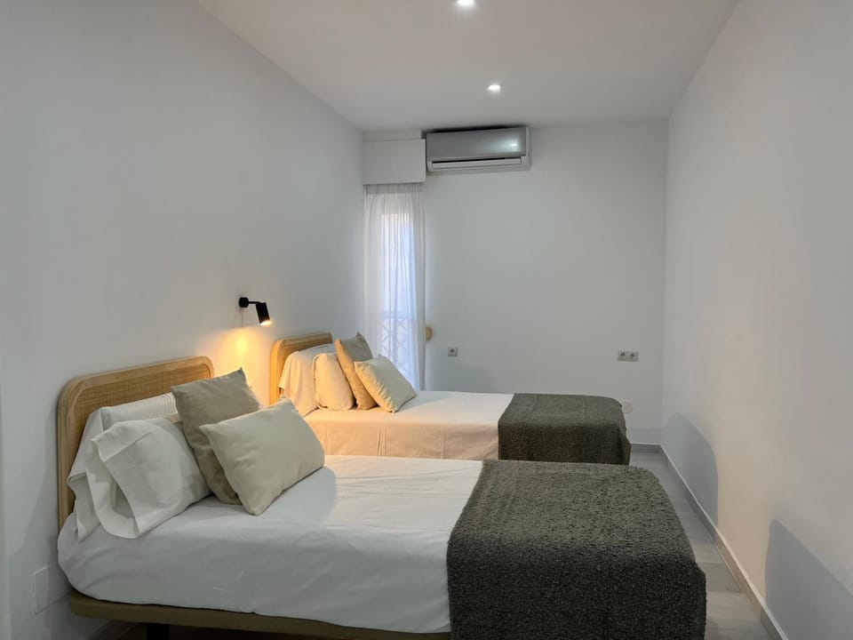 Bedroom, air conditioner