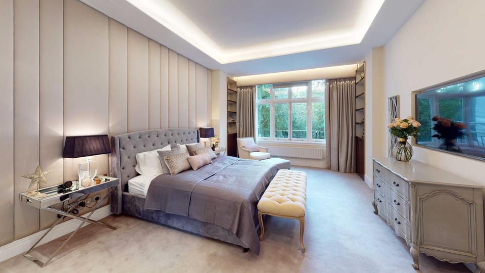 Bed, TV and multimedia, Bedroom