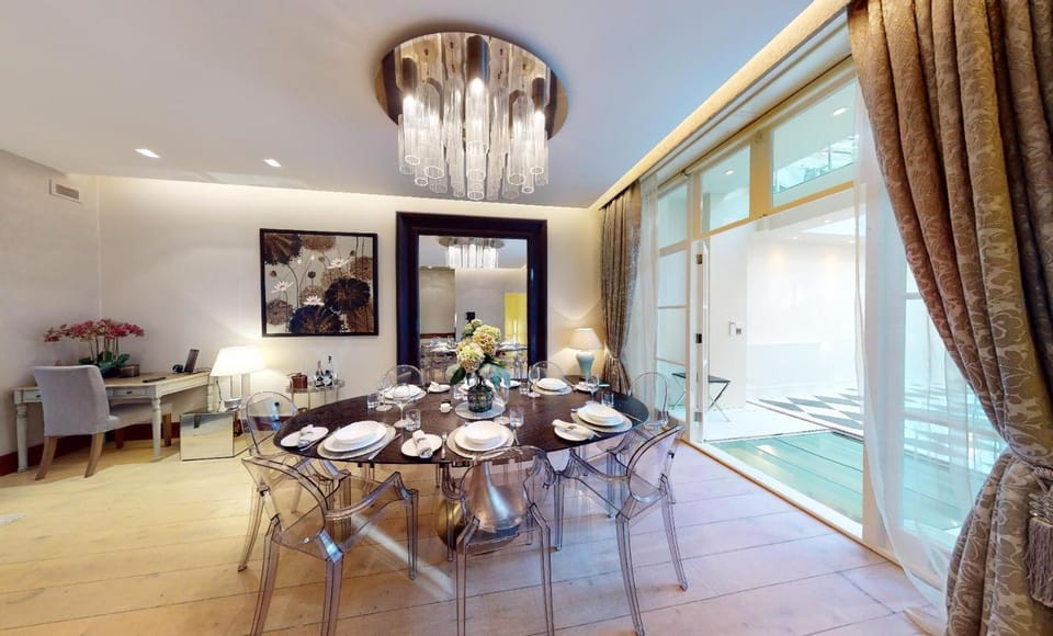 Living room, Dining area
