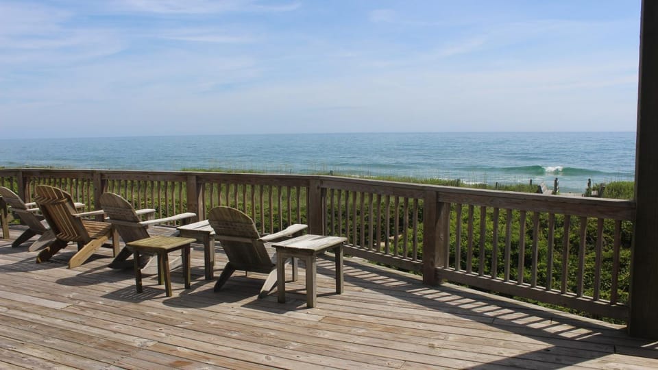 OCEANFRONT, Ocean Views, Priv Pool, Rec Room, 8 BRS, PM2, Old Glory House in Duck