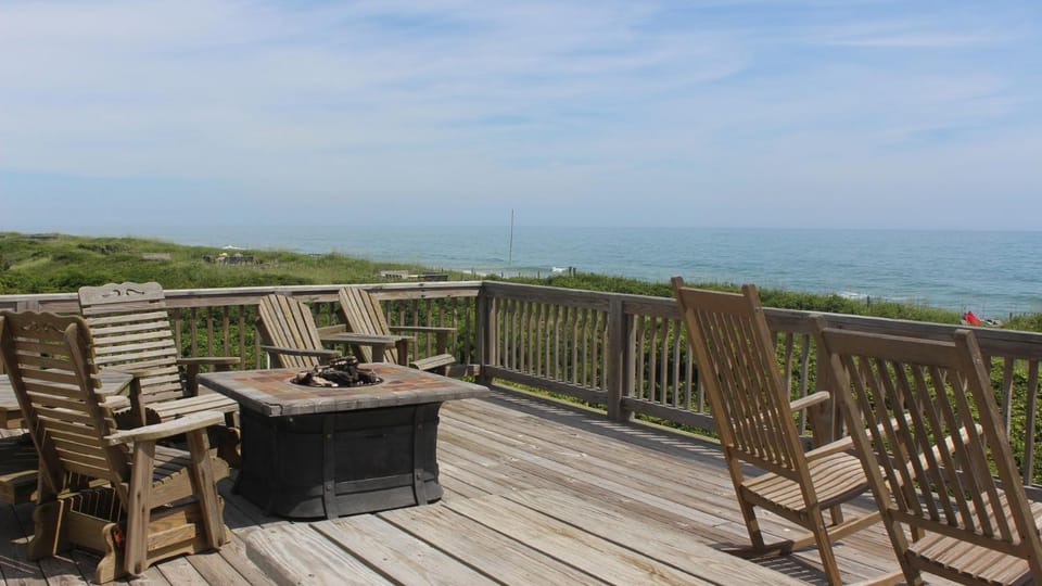 OCEANFRONT, Ocean Views, Priv Pool, Rec Room, 8 BRS, PM2, Old Glory House in Duck
