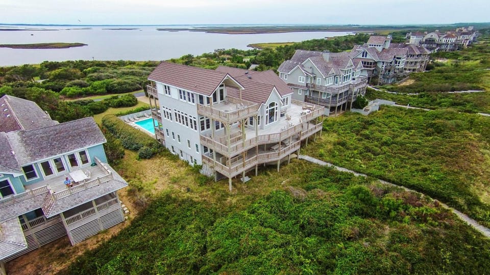 OCEANFRONT, Ocean Views, Priv Pool, Rec Room, 8 BRS, PM2, Old Glory House in Duck