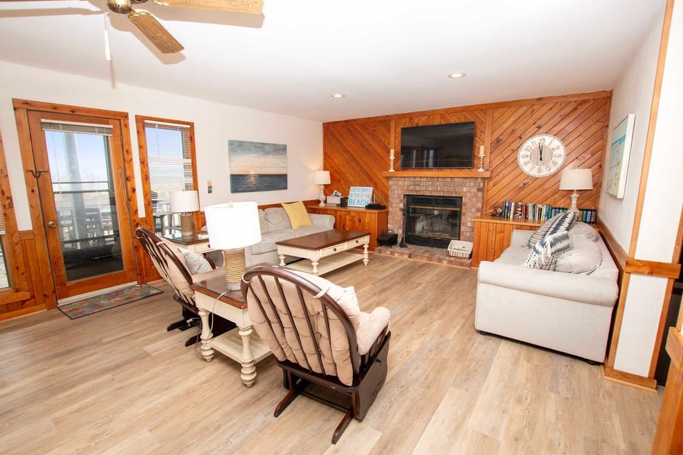 Soundfront, Sound Views, Kayak! PT1402, Keene ll House in Port Trinitie