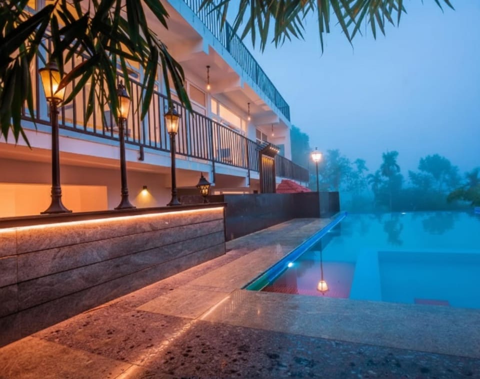 Property building, Swimming pool, Swimming pool
