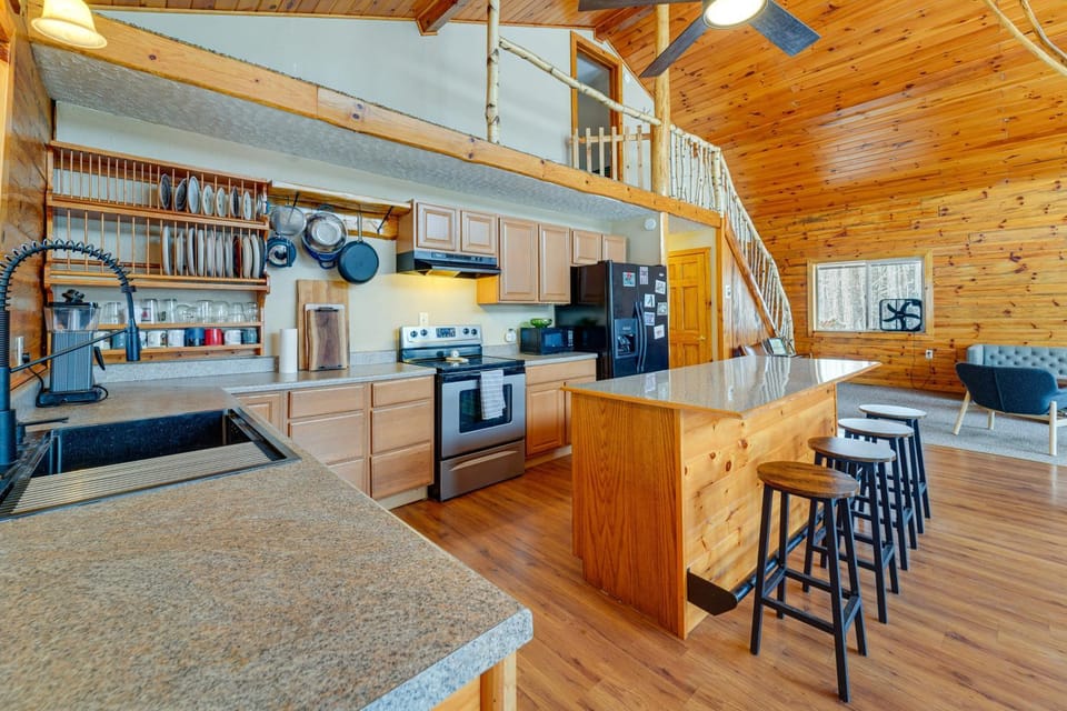 Oswegatchie River Cabin w/ Kayaks + Fire Pit! Cabin in Adirondack Mountains