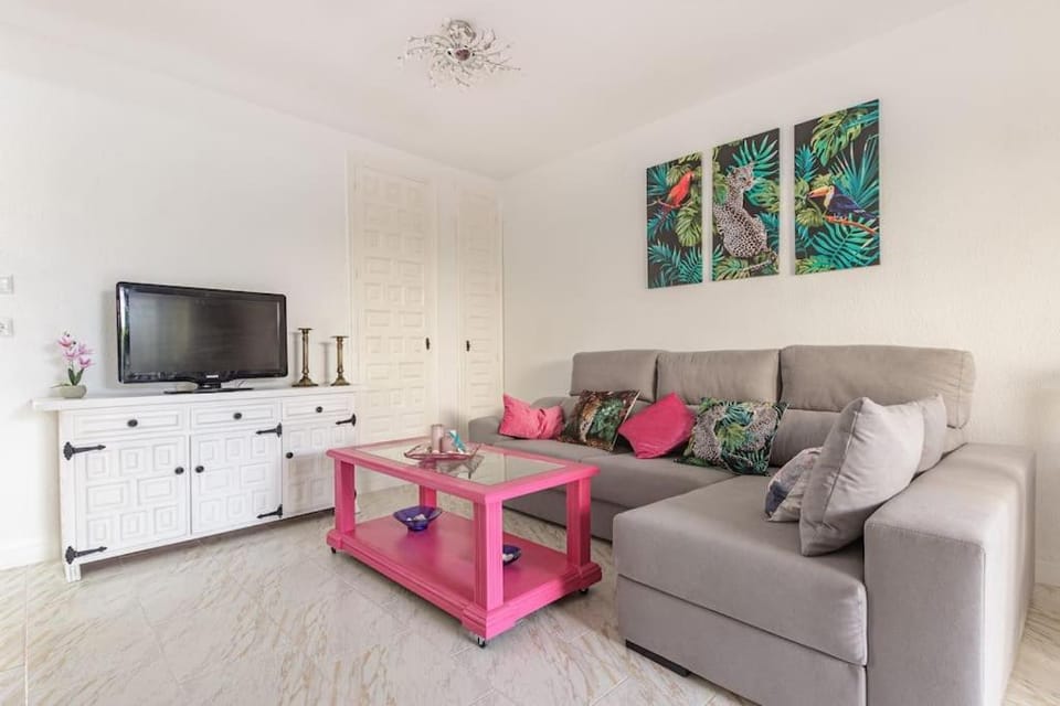 Communal lounge/ TV room, TV and multimedia, Living room, Seating area