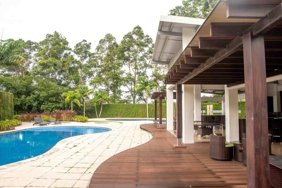 Luxury NEW Apt -24/7 sec- 10 min from SJO Airport Apartment in Heredia Province