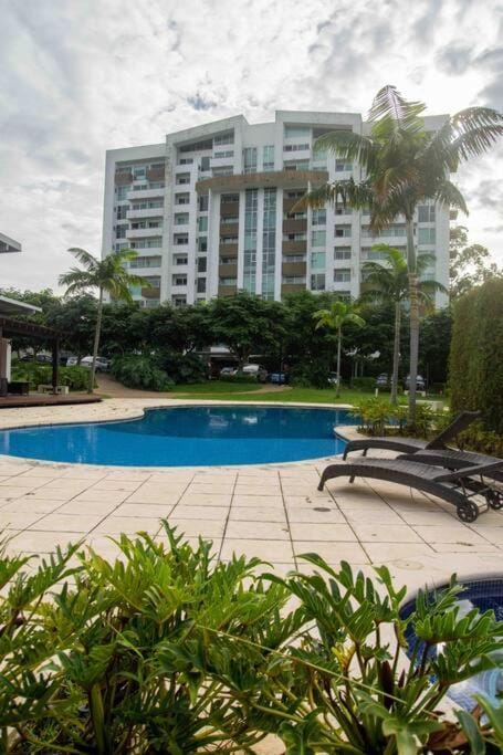 Luxury NEW Apt -24/7 sec- 10 min from SJO Airport Apartment in Heredia Province