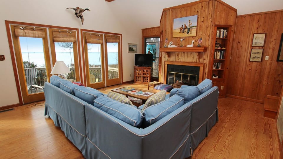 Soundfront, Sound Views, Private Dock, Sun Deck! SA107, Baydream House in Duck