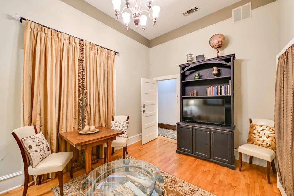 Dtwn Decatur Apt: Walk to Restaurants & Shops Apartment in Decatur