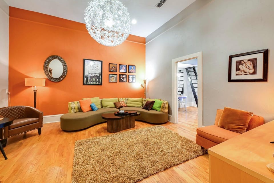 Historic Decatur Apt w/ City Square Views Apartment in Decatur