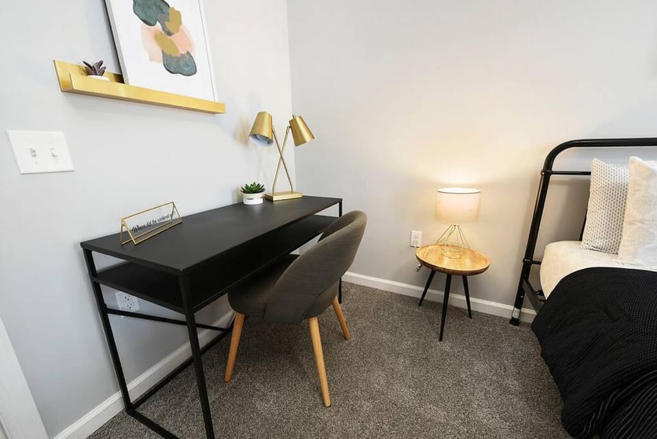 HostWise Stays - Free Parking, Highly Walkable, 2 Full bathrooms House in Pittsburgh